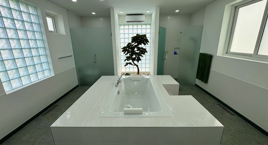 For rent 5 bedrooms villa in Mueang Phuket, Phuket
