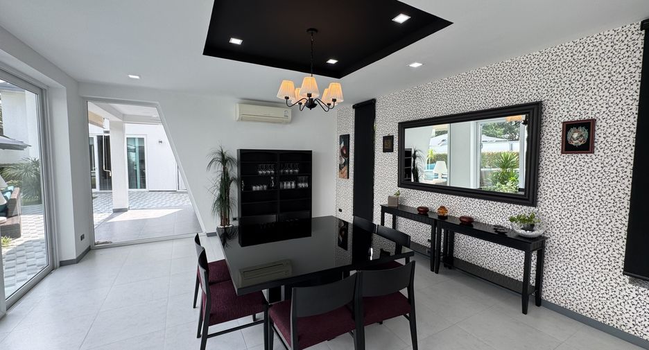 For rent 5 bedrooms villa in Mueang Phuket, Phuket