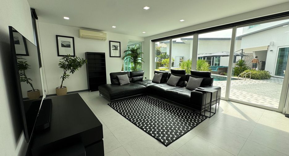 For rent 5 bedrooms villa in Mueang Phuket, Phuket