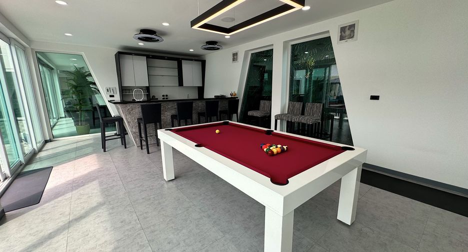 For rent 5 bedrooms villa in Mueang Phuket, Phuket