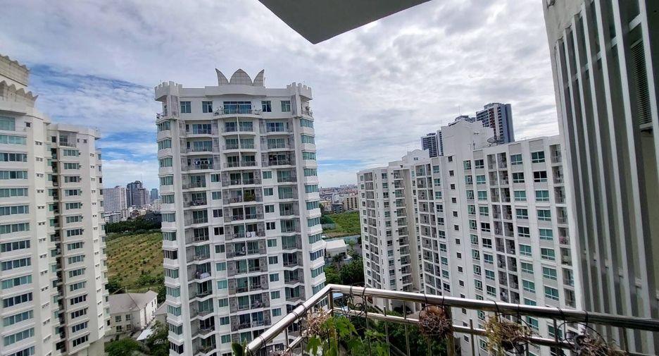 Wohnung zum Kauf mit 2 Zimmer in Huai Khwang, Bangkok