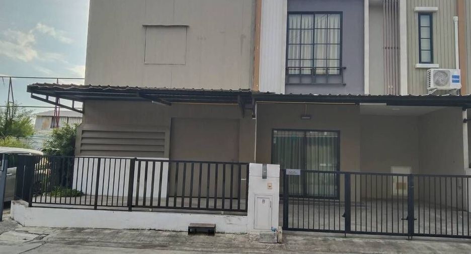 For sale 3 bedrooms townhouse in Prawet, Bangkok