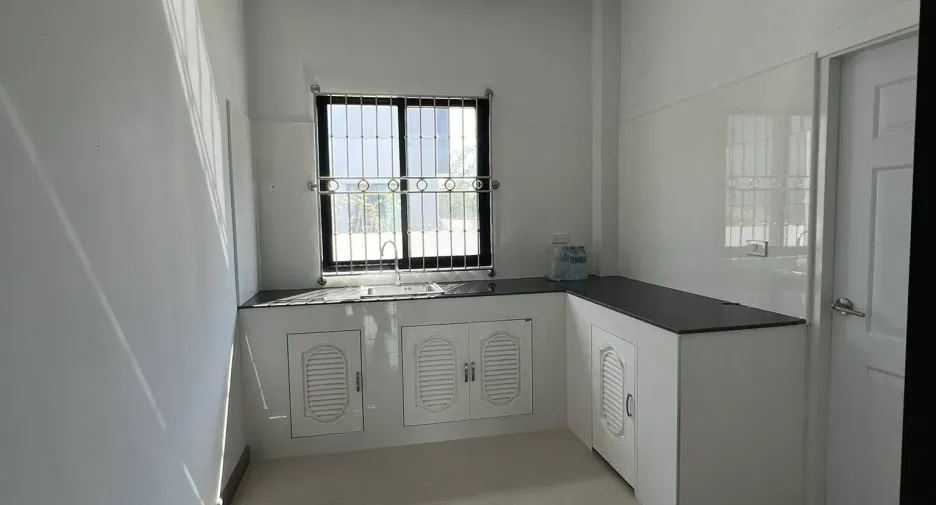 Haus zum Kauf mit 3 Zimmer in Changhan, Roi Et