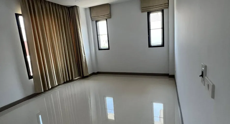 Haus zum Kauf mit 3 Zimmer in Changhan, Roi Et