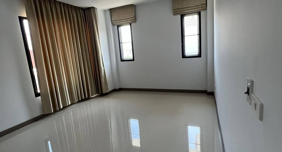 For sale 3 bedrooms house in Changhan, Roi Et