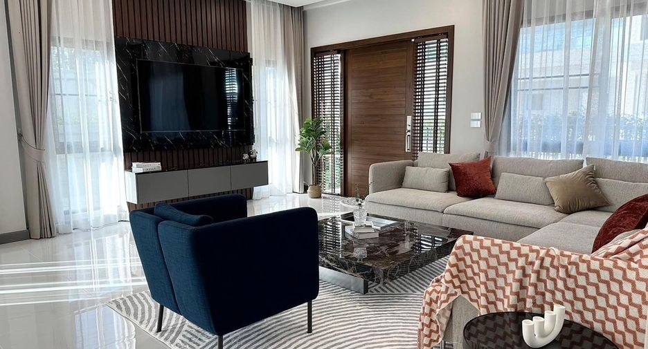 Casa en venta y en alquiler de 5 habitaciones en Bang Phli, Samut Prakan