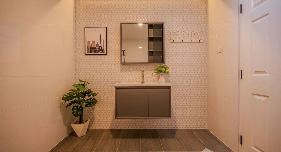 For sale 3 bedrooms townhouse in Sai Mai, Bangkok