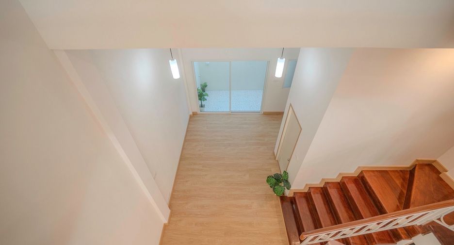For sale 3 bedrooms townhouse in Sai Mai, Bangkok