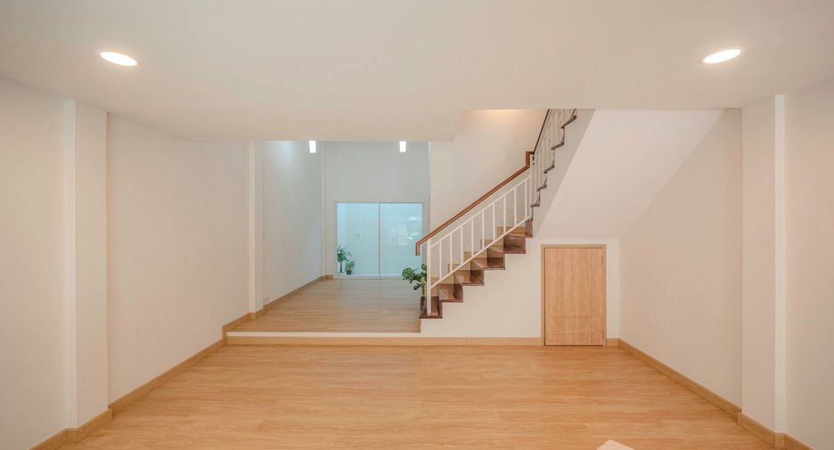 For sale 3 bedrooms townhouse in Sai Mai, Bangkok