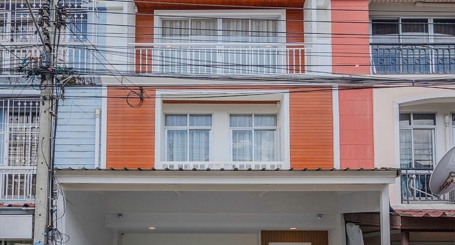 For sale 3 bedrooms townhouse in Sai Mai, Bangkok