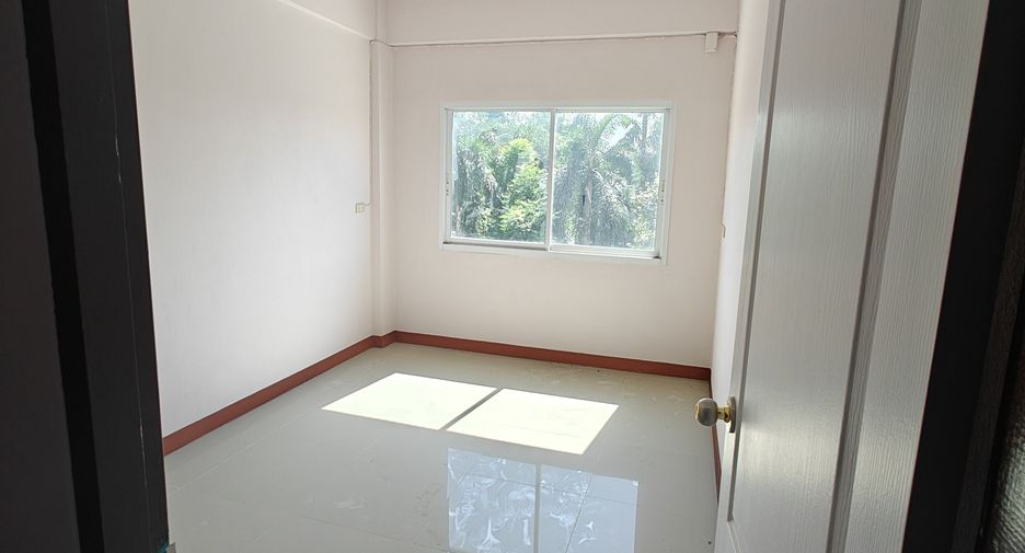 For sale 4 bedrooms townhouse in Plaeng Yao, Chachoengsao