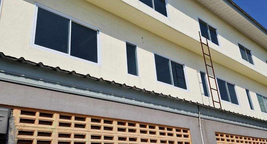 For sale 4 bedrooms townhouse in Plaeng Yao, Chachoengsao