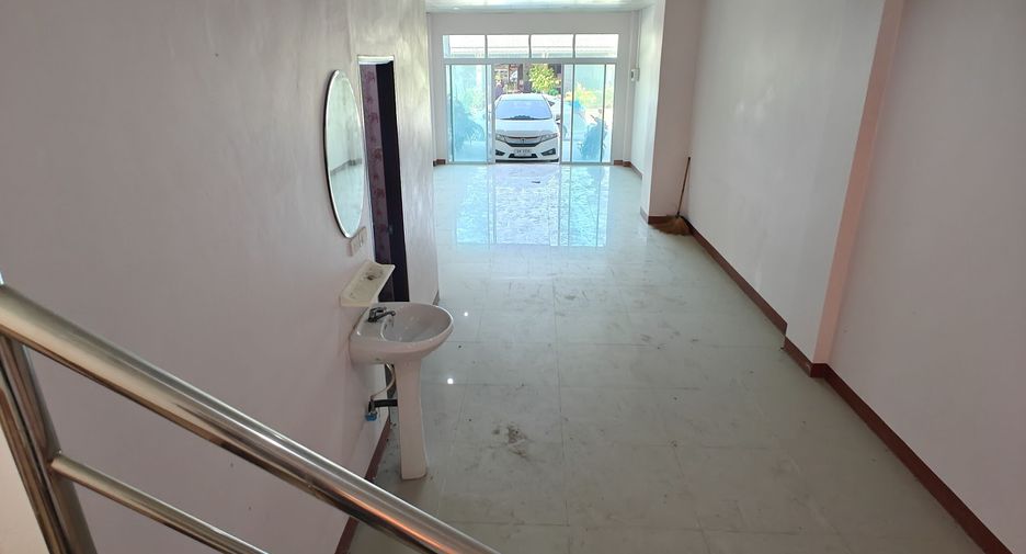 For sale 4 bedrooms townhouse in Plaeng Yao, Chachoengsao