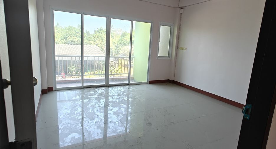 For sale 4 bedrooms townhouse in Plaeng Yao, Chachoengsao