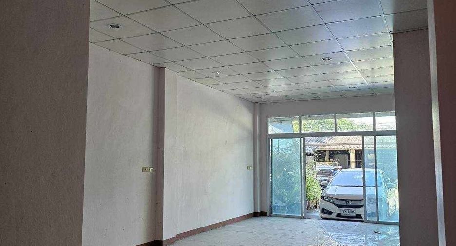 For sale 4 bedrooms townhouse in Plaeng Yao, Chachoengsao
