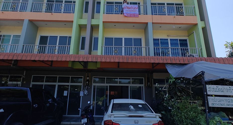 For sale 4 bedrooms townhouse in Plaeng Yao, Chachoengsao