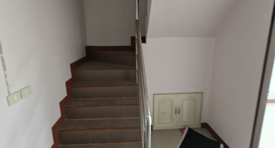 For sale 4 bedrooms townhouse in Plaeng Yao, Chachoengsao