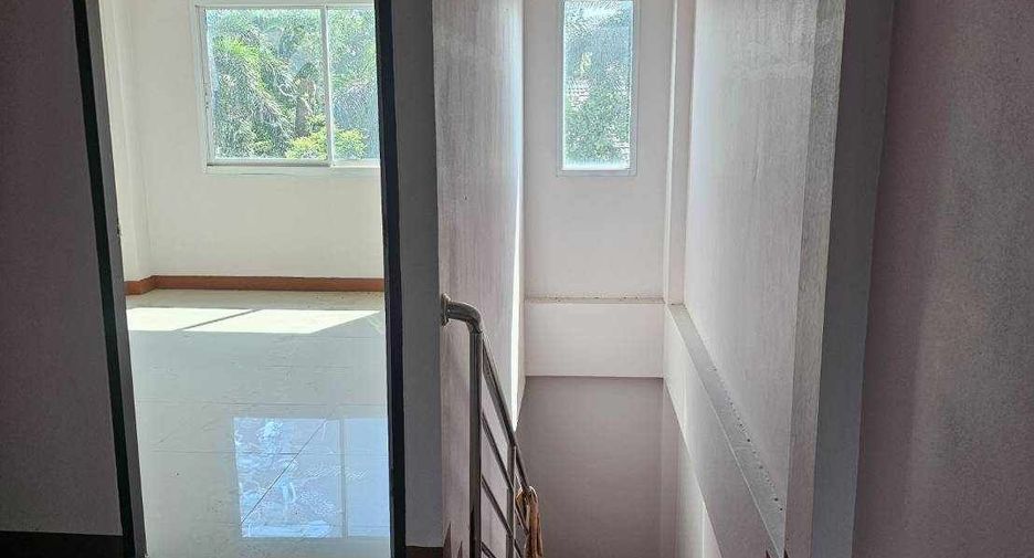 For sale 4 bedrooms townhouse in Plaeng Yao, Chachoengsao