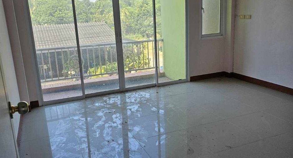 For sale 4 bedrooms townhouse in Plaeng Yao, Chachoengsao