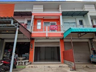 À vendre 2 chambres maison de ville à Mueang Buriram, Buriram