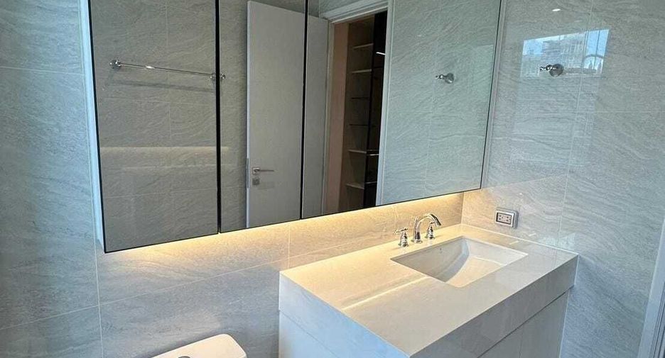 For sale 2 bedrooms condo in Pathum Wan, Bangkok