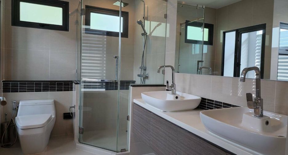 For sale 3 bedrooms house in Suan Luang, Bangkok