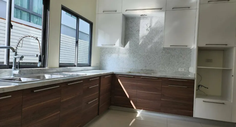 For sale 3 bedrooms house in Suan Luang, Bangkok