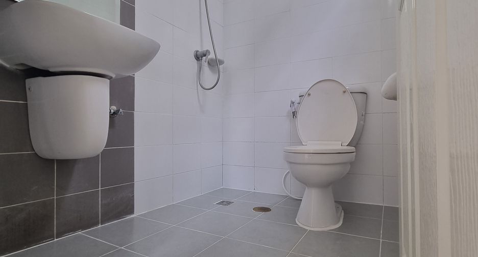 Reihenhaus zum Kauf mit 4 Zimmer in Sai Noi, Nonthaburi