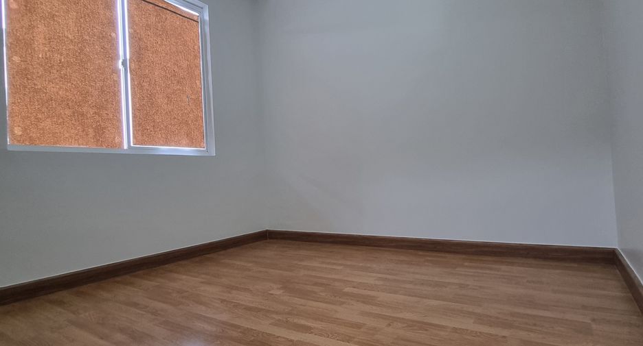 Reihenhaus zum Kauf mit 4 Zimmer in Sai Noi, Nonthaburi