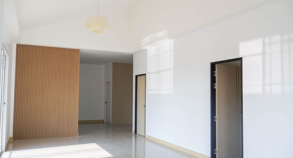 For sale 3 bedrooms house in Phanat Nikhom, Chonburi