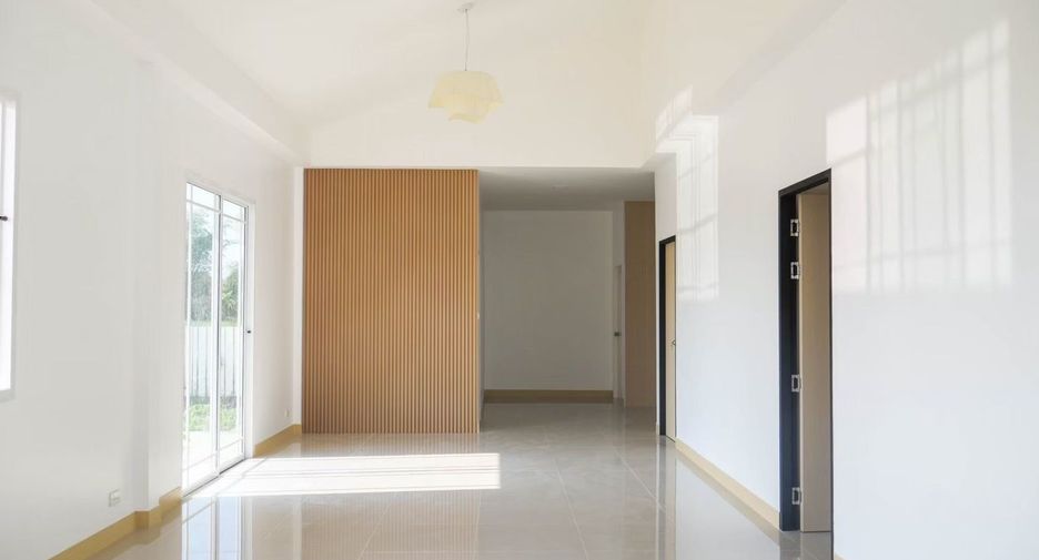 For sale 3 bedrooms house in Phanat Nikhom, Chonburi