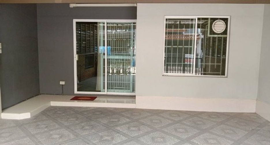 À vendre 3 chambres maison de ville à Bang Phli, Samut Prakan