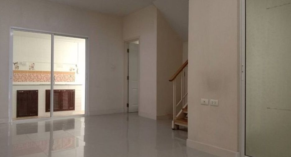 À vendre 3 chambres maison de ville à Bang Phli, Samut Prakan