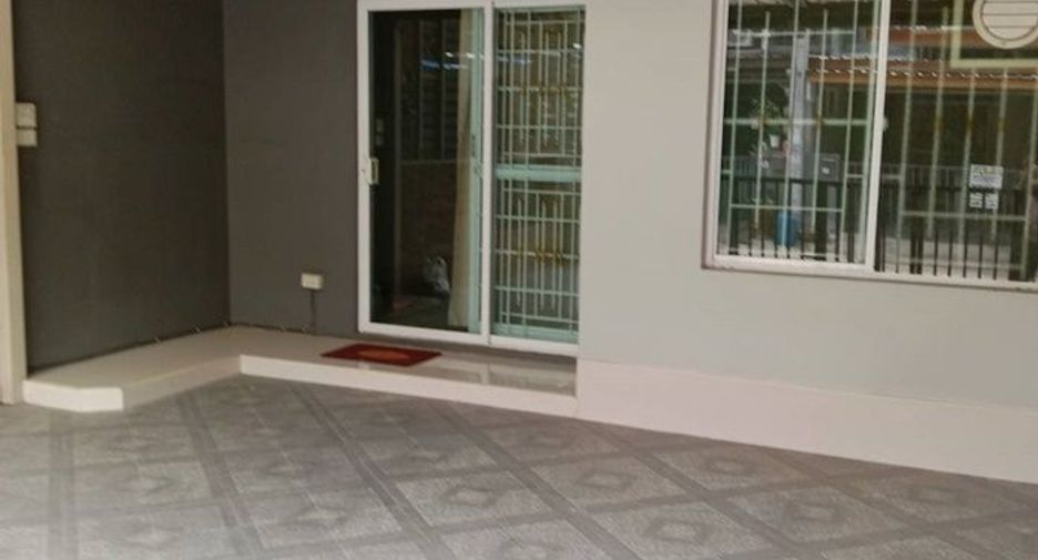 À vendre 3 chambres maison de ville à Bang Phli, Samut Prakan