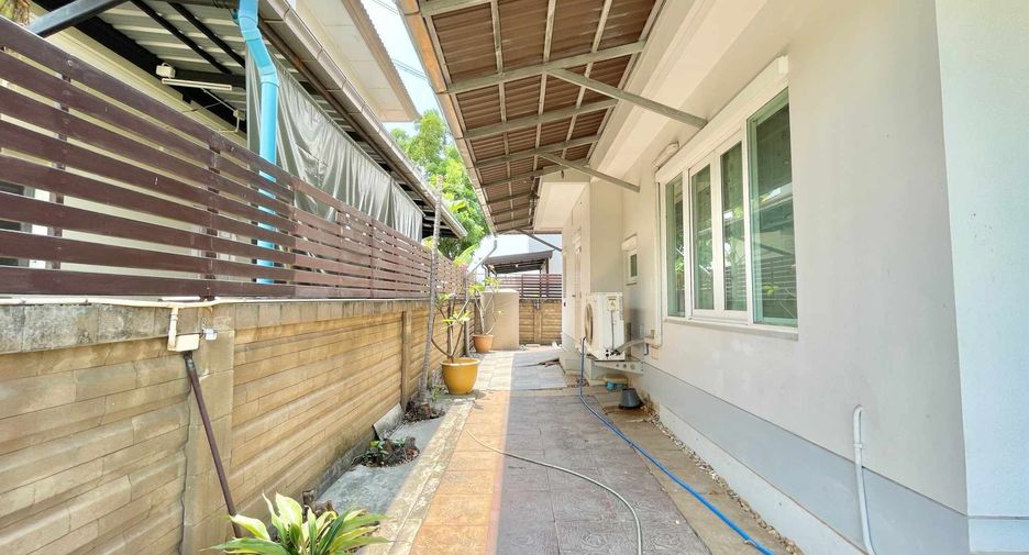 For sale 3 bedrooms house in Bang Khun Thian, Bangkok