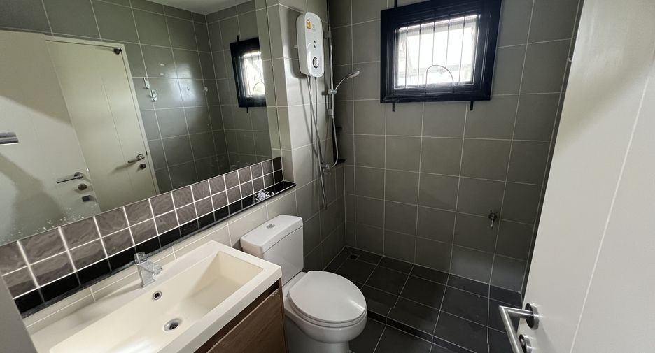 For sale 3 bedrooms house in Khlong Sam Wa, Bangkok