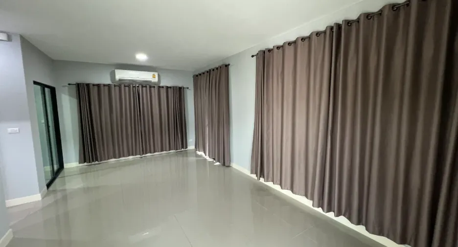 For sale 3 bedrooms house in Khlong Sam Wa, Bangkok