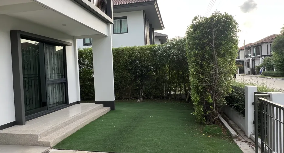 For sale 3 bedrooms house in Khlong Sam Wa, Bangkok