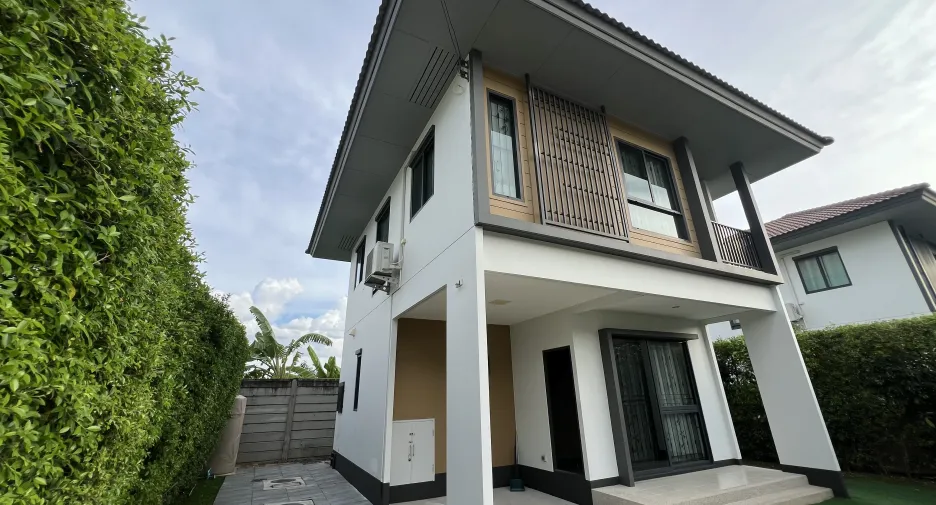 For sale 3 bedrooms house in Khlong Sam Wa, Bangkok