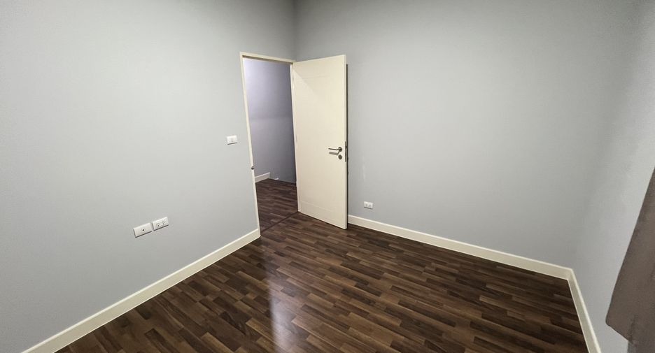 For sale 3 bedrooms house in Khlong Sam Wa, Bangkok