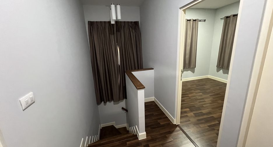 For sale 3 bedrooms house in Khlong Sam Wa, Bangkok