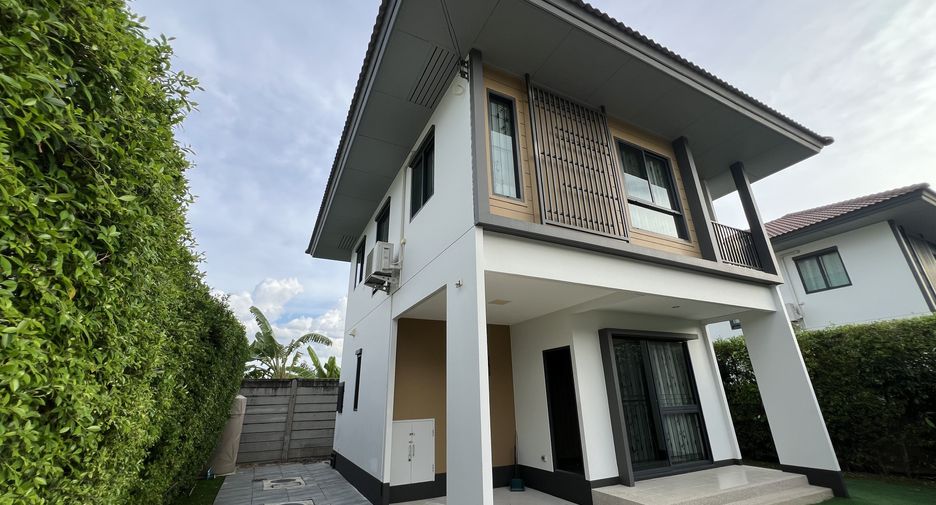 For sale 3 bedrooms house in Khlong Sam Wa, Bangkok