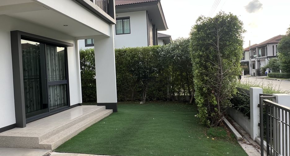For sale 3 bedrooms house in Khlong Sam Wa, Bangkok