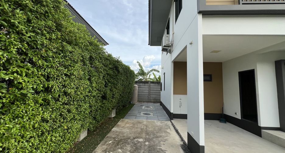 For sale 3 bedrooms house in Khlong Sam Wa, Bangkok