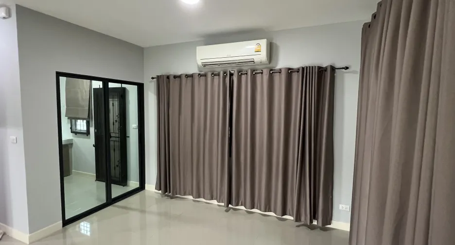 For sale 3 bedrooms house in Khlong Sam Wa, Bangkok