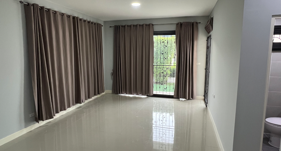 For sale 3 bedrooms house in Khlong Sam Wa, Bangkok