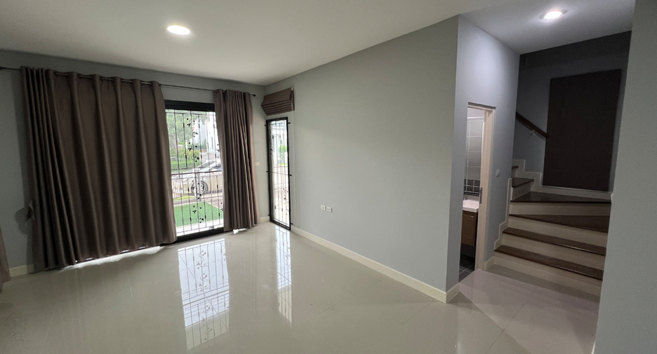 For sale 3 bedrooms house in Khlong Sam Wa, Bangkok
