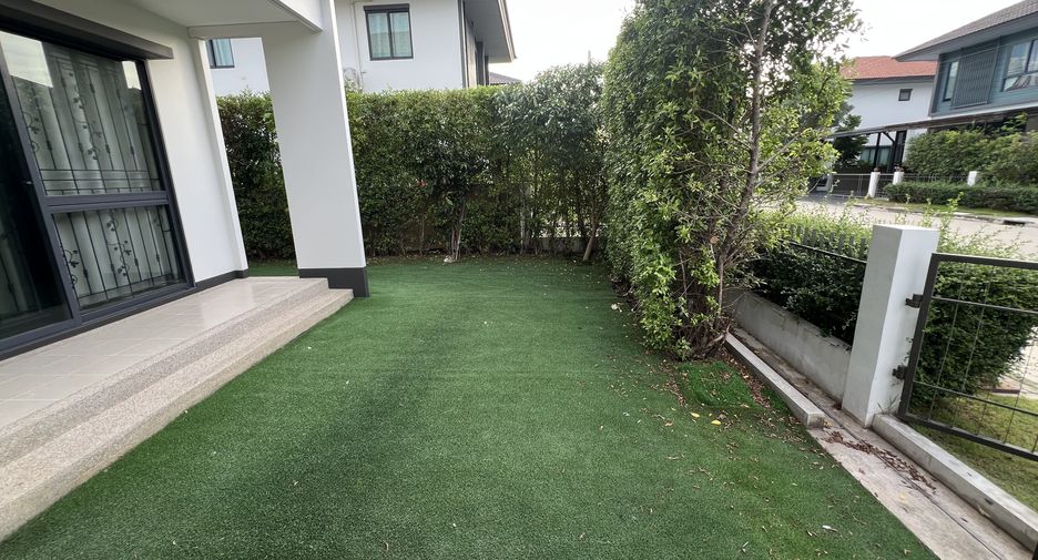 For sale 3 bedrooms house in Khlong Sam Wa, Bangkok
