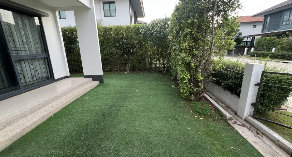 For sale 3 bedrooms house in Khlong Sam Wa, Bangkok