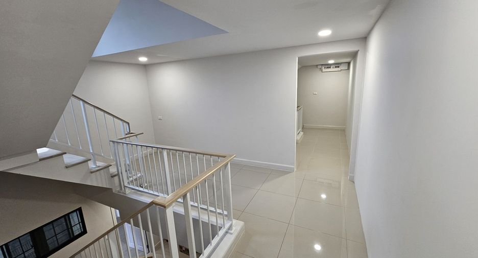 For sale 8 bedrooms townhouse in Pak Kret, Nonthaburi